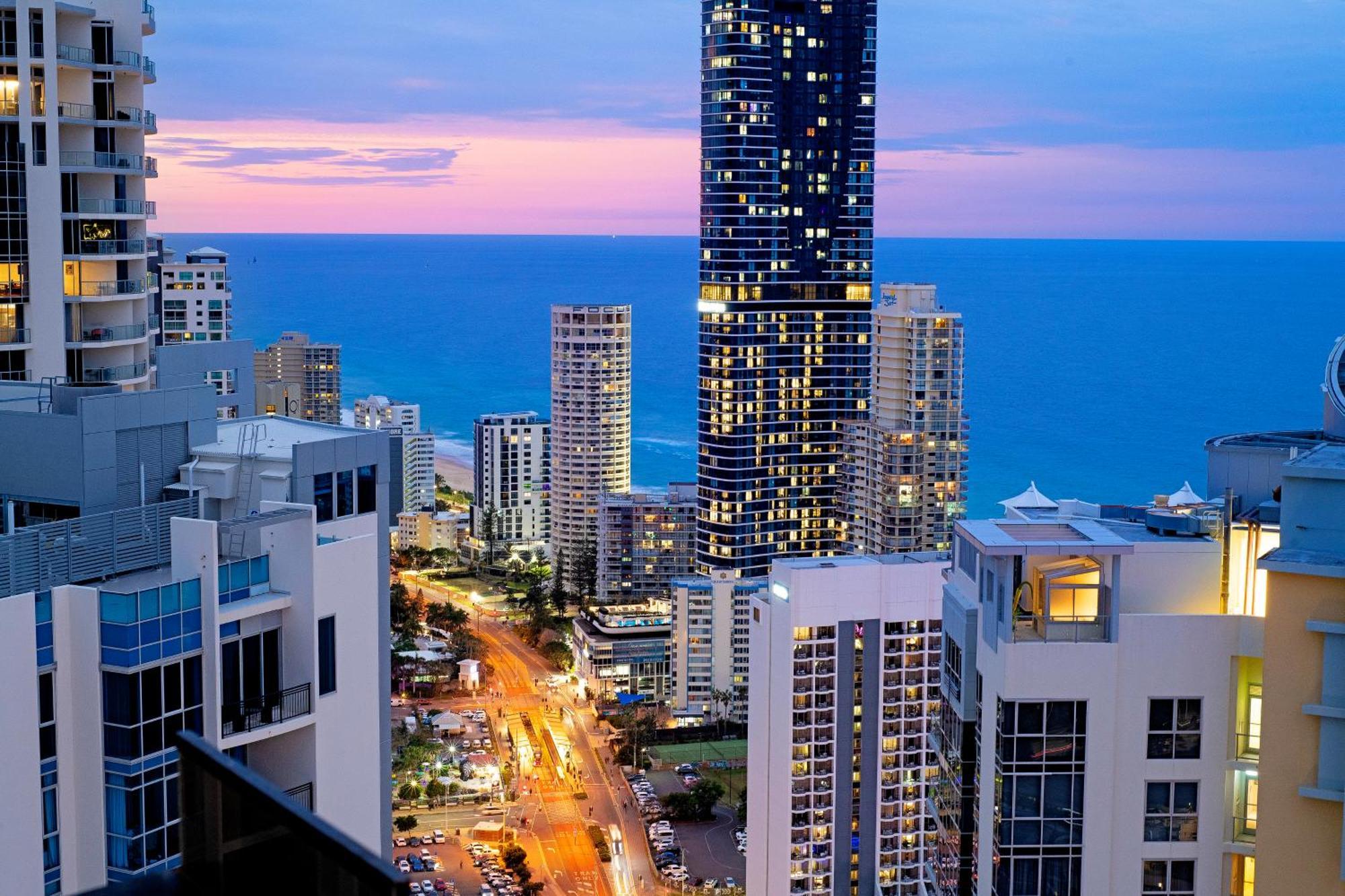 Circle On Cavill - Self Contained & Privately Managed Apartments - Wow Stay غولد كوست المظهر الخارجي الصورة