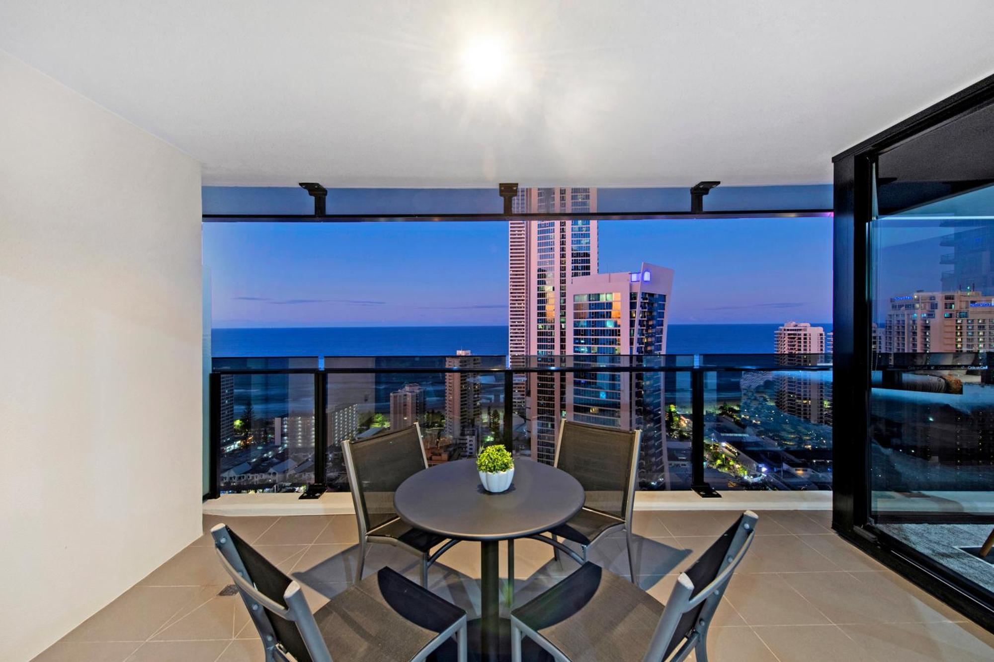 Circle On Cavill - Self Contained & Privately Managed Apartments - Wow Stay غولد كوست المظهر الخارجي الصورة
